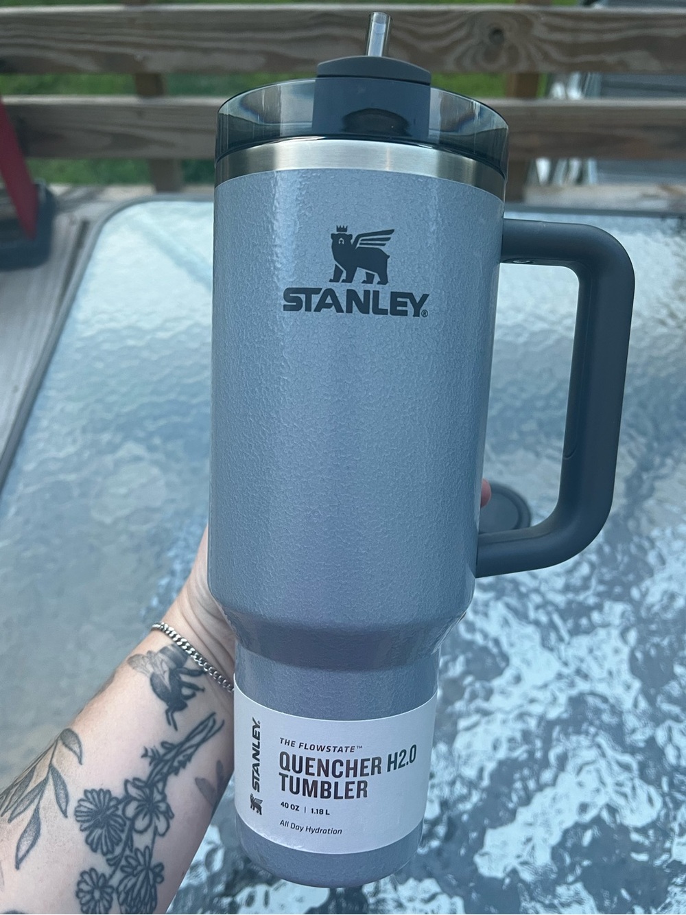 Stanley 40oz Quencher H2.0 FlowState Tumbler Hammertone Silver - Picture 1 of 9